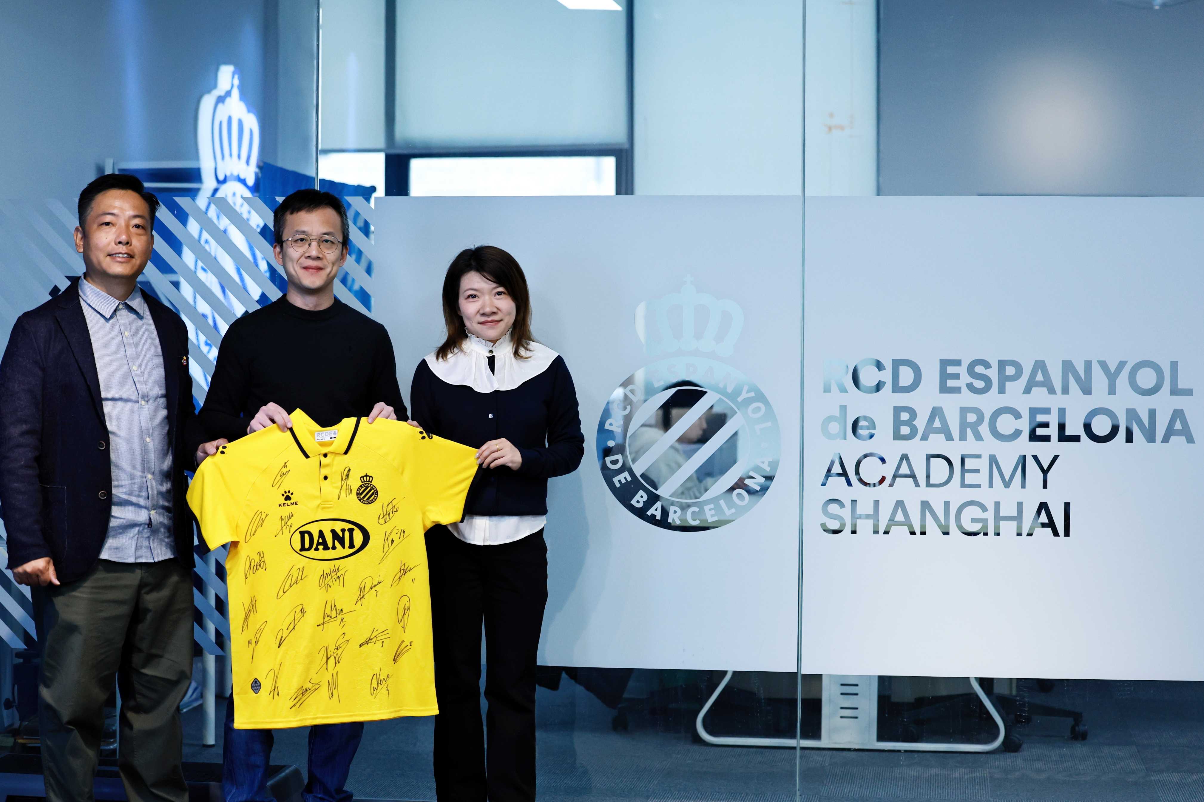 皇家西班牙人俱乐部CEO叶茂访问上海学院