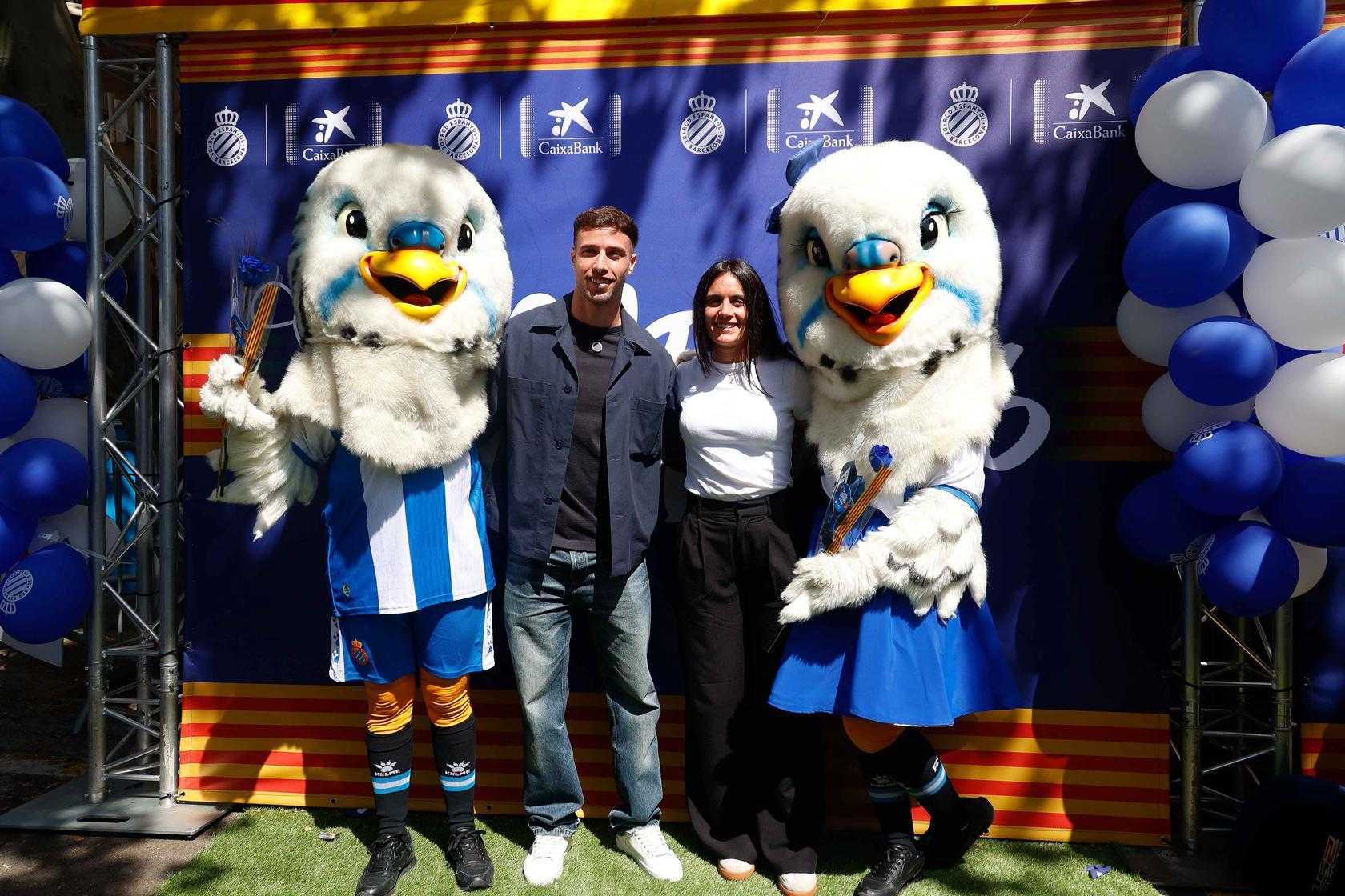 西班牙人俱乐部在巴塞罗那庆祝圣乔治节