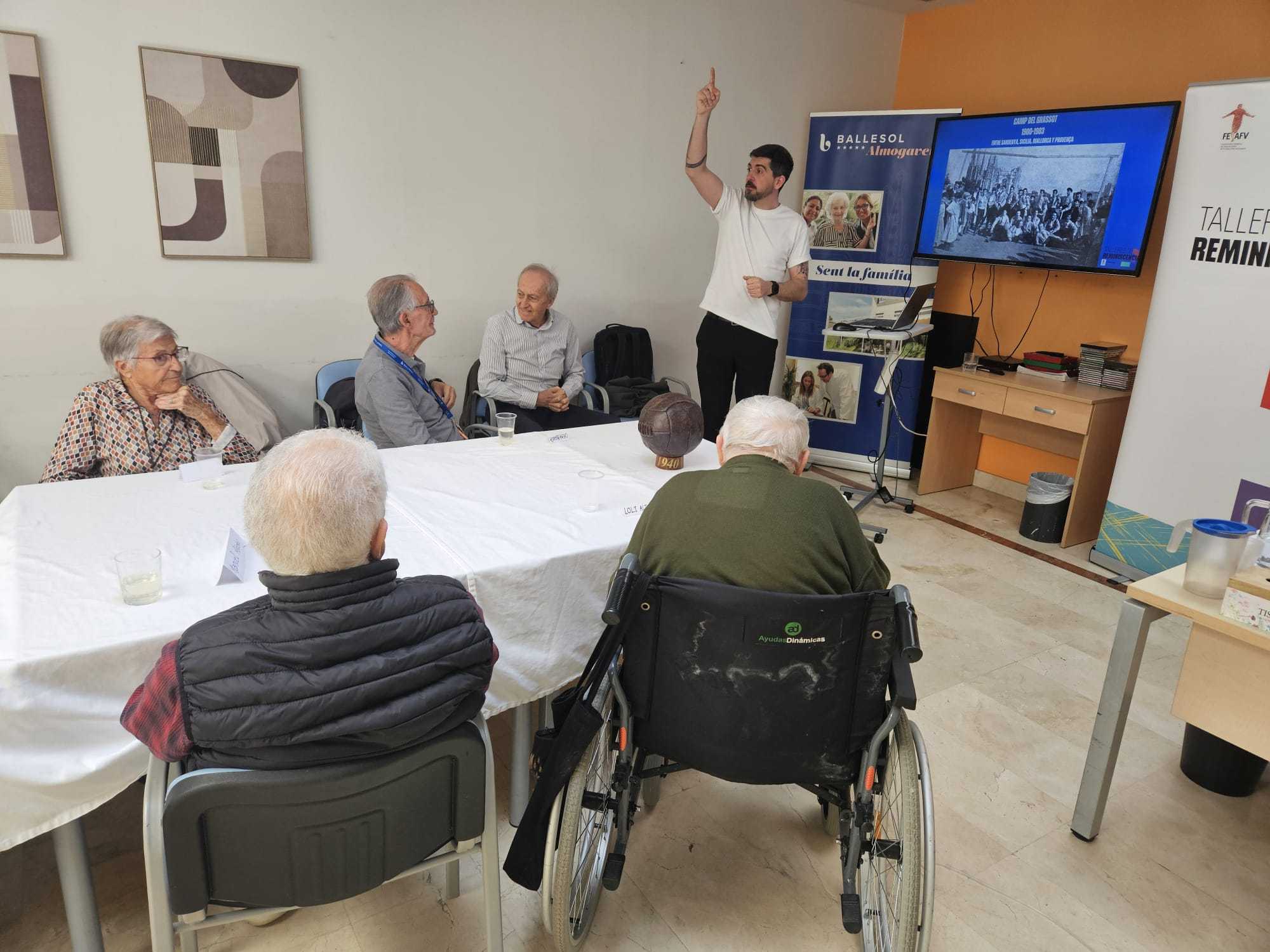 Els estadis de l'Espanyol centren la 9a sessió dels Tallers de Reminiscència