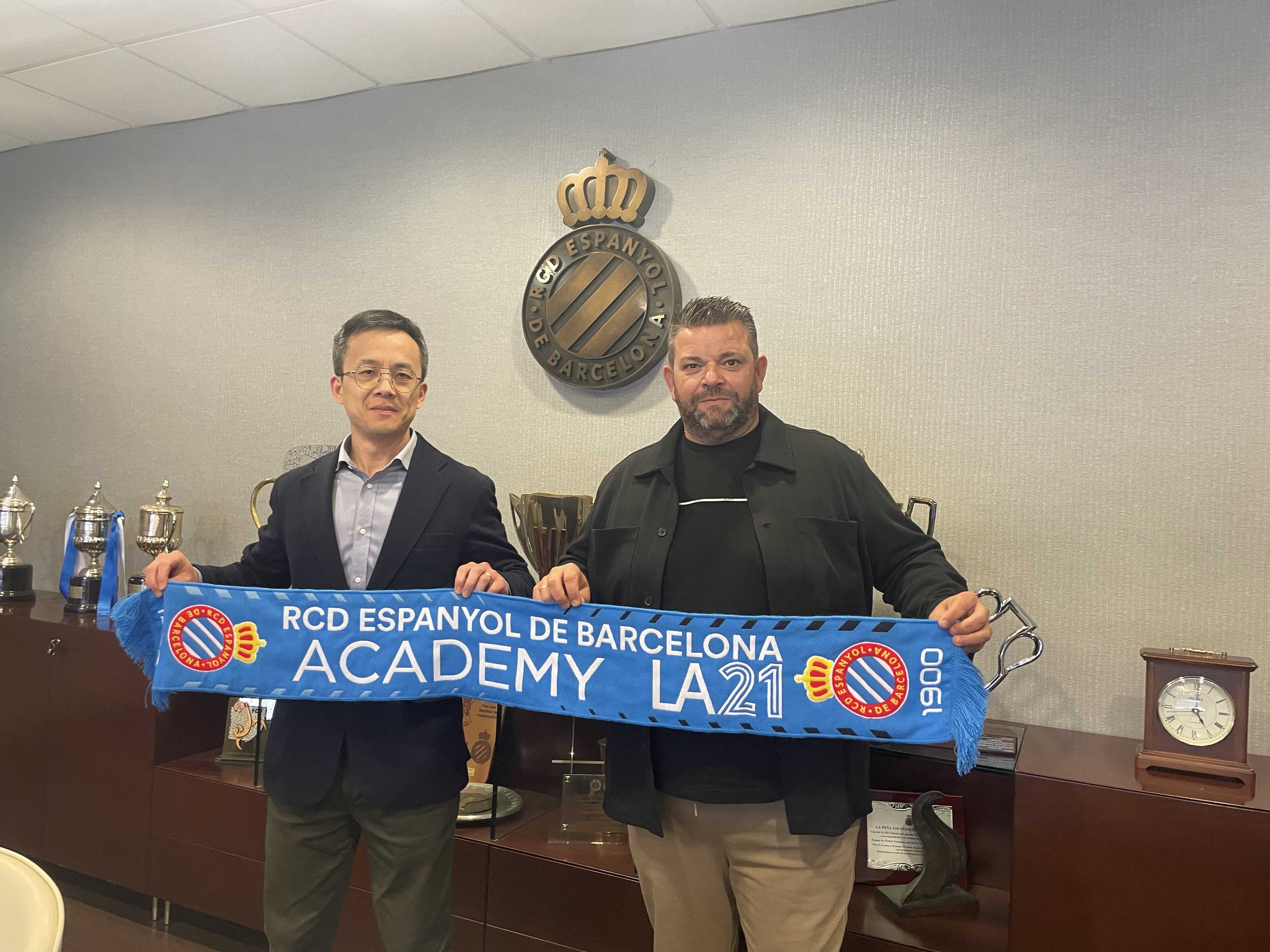 La RCDE Escola Granada seguirá creciendo junto al RCD Espanyol durante muchos años más