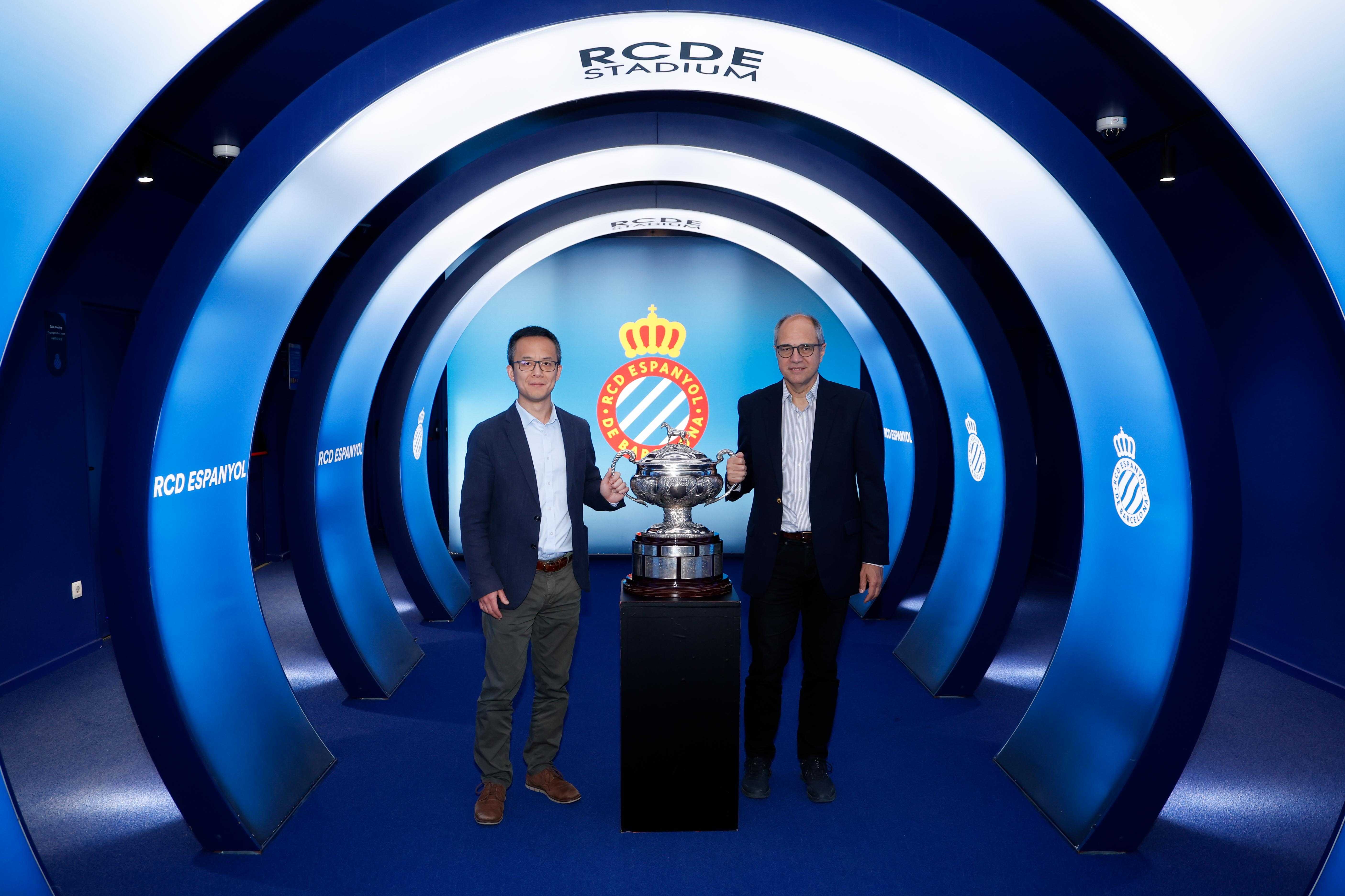 El RCDE Stadium participa en el Trophy Tour del Gran Premio Ciudad de Barcelona