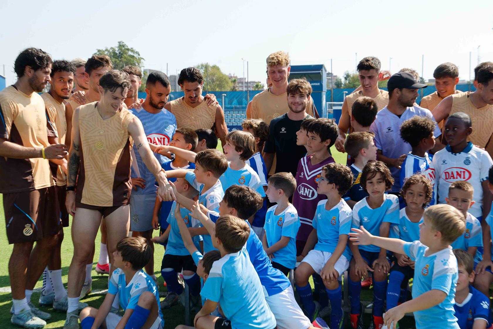 La Escola RCDE cierra otro verano de récord antes de las vacaciones