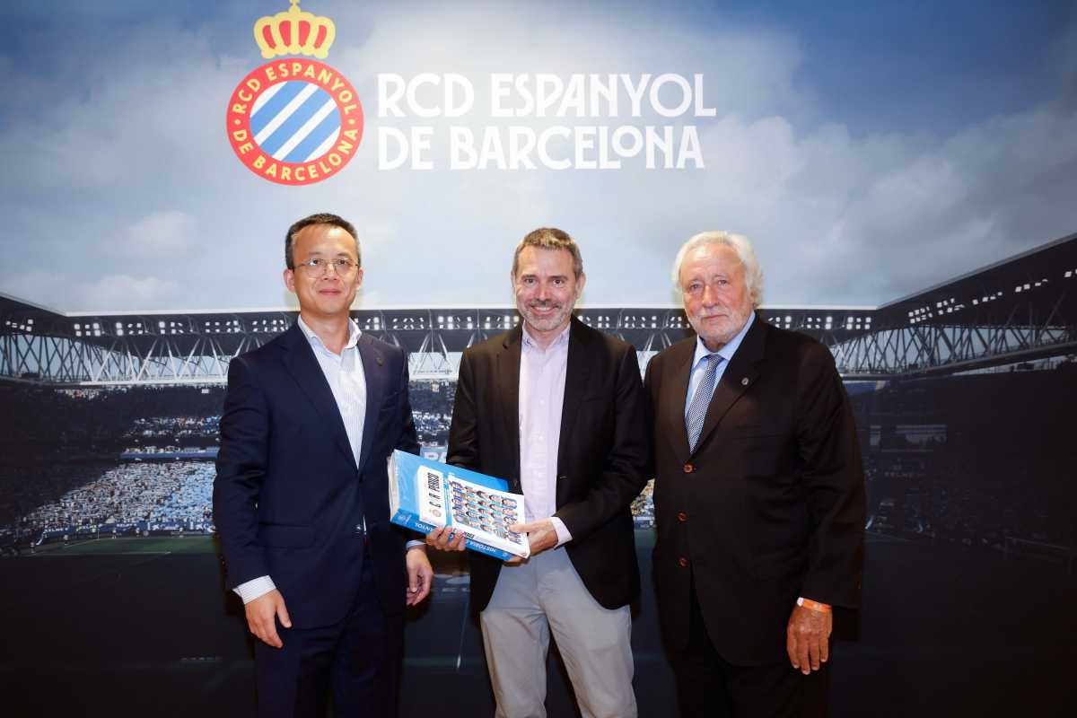 VIP visitors to the RCDE Stadium