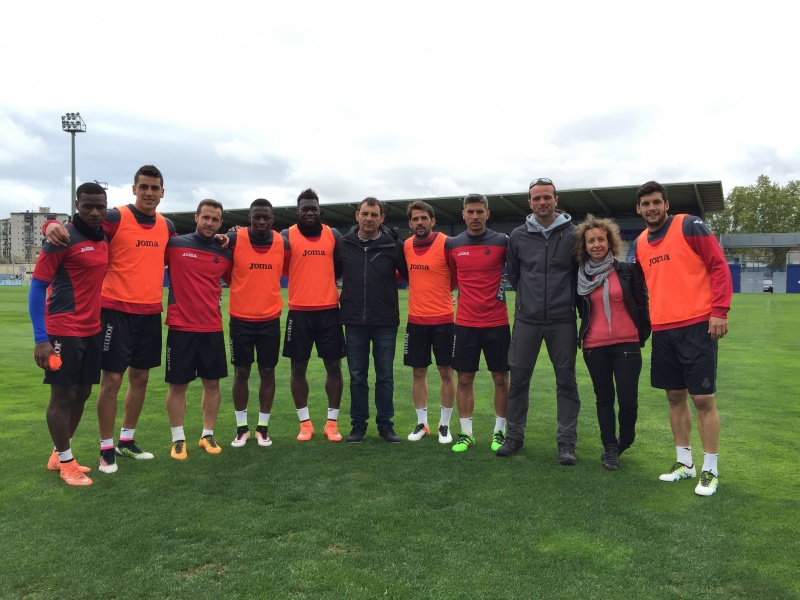 当地难民救援自愿者组织到访体育城训练基地