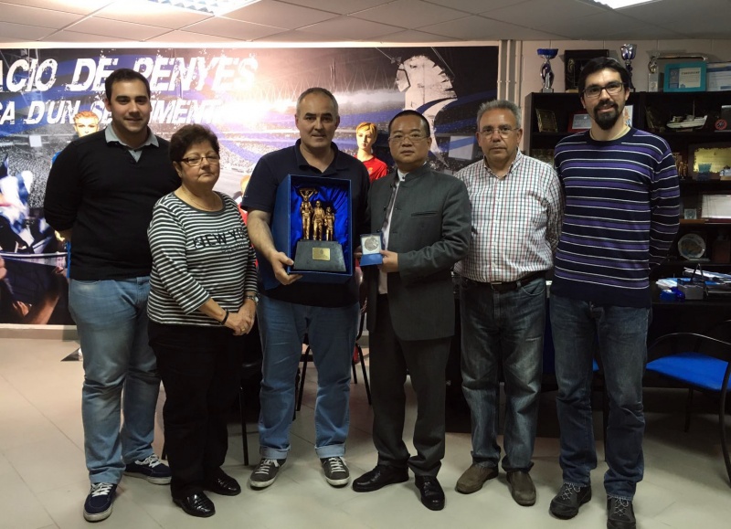 俱乐部主席陈雁升先生参观加泰罗尼亚西班牙人球迷协会